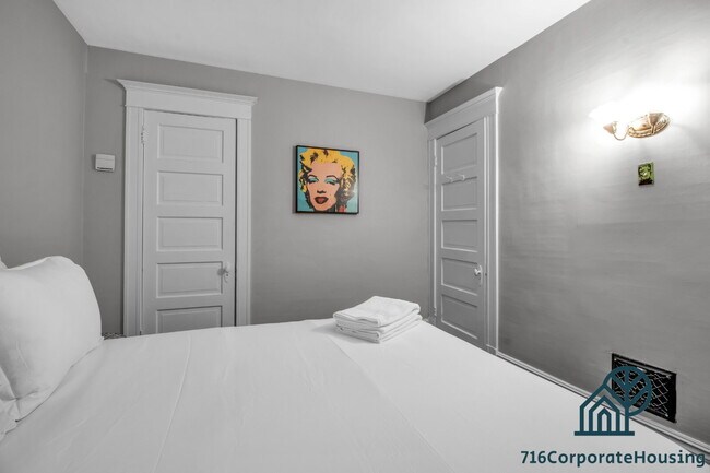 Building Photo - Furnished 3-Bedroom Upper Apartment on Bird Ave