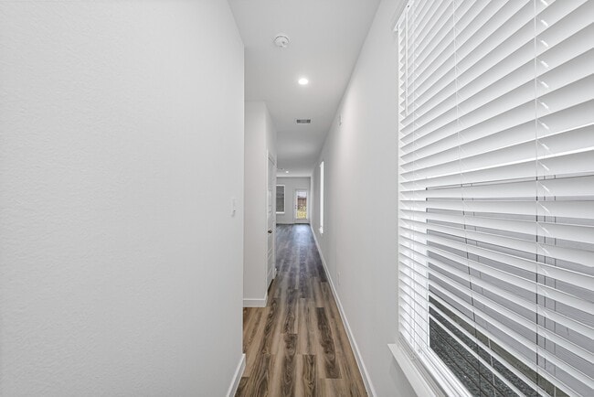 Building Photo - 3002 Crown Gate Dr