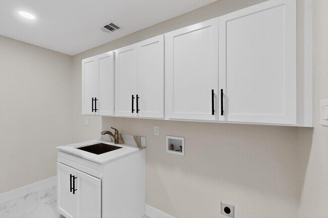 Building Photo - 10132 Medlock Dr