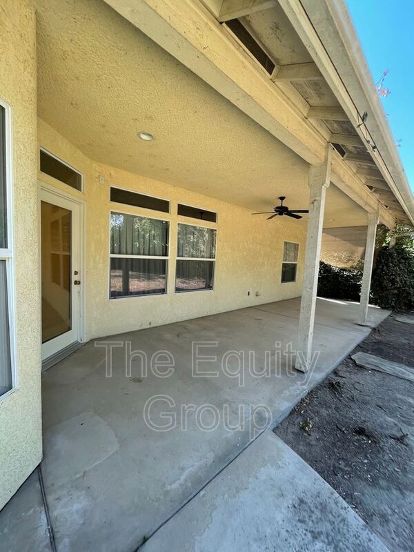 Building Photo - 608 W Evergreen Ct