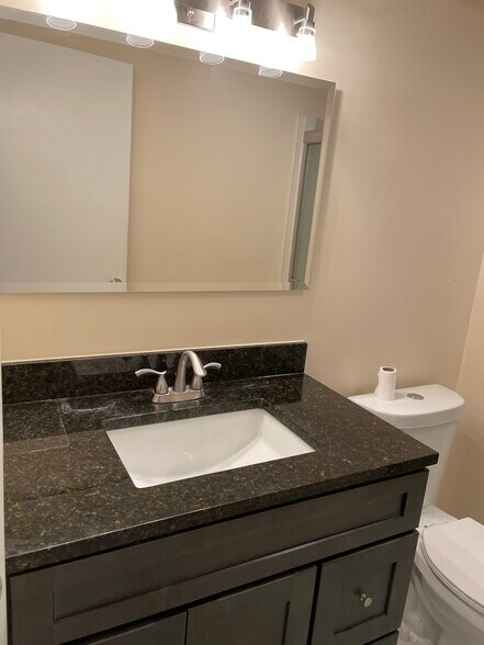 Building Photo - 44 Avonwood Rd