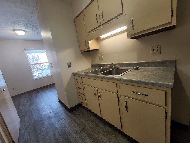 Building Photo - 208 Heritage Cir