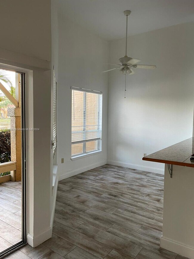 Building Photo - 4847 Via Palm Lakes