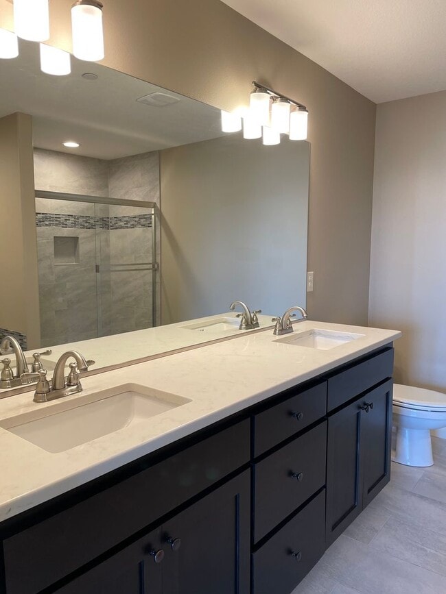 Building Photo - LUXURY 4 Bed Camas Townhome! Gated Communi...