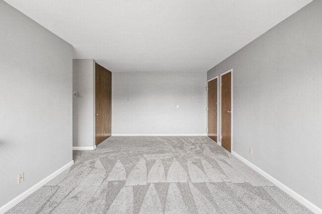 Building Photo - Spacious 2BR/1Bath Available Now!