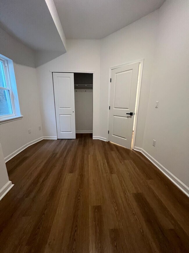 Building Photo - Newly Renovated 2-Bedroom Apartment in East Parkside! Available mid-July!