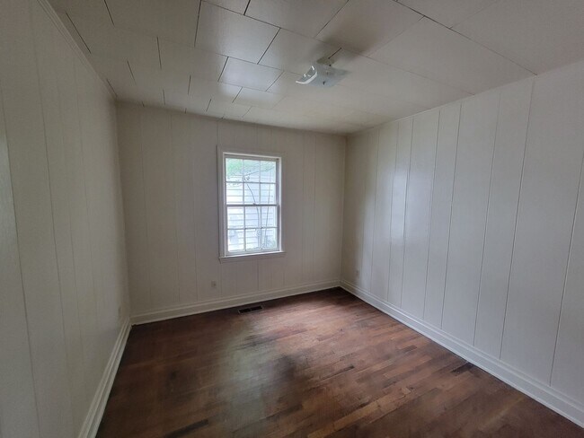 Building Photo - 2034 Walker Ave