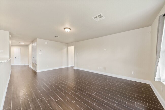 Building Photo - 3 Bedroom/2 Bedroom Highland Farms Subdivi...