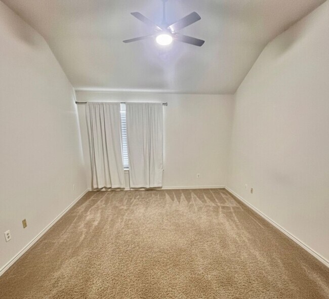 Building Photo - NEW IN MANAGEMENT - AVAILABLE NOW! MOVE IN SPECIAL!