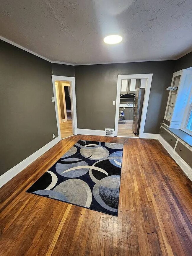 Building Photo - 3658 E 143rd St