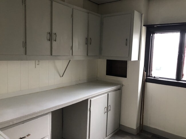 Building Photo - 150 Forest St