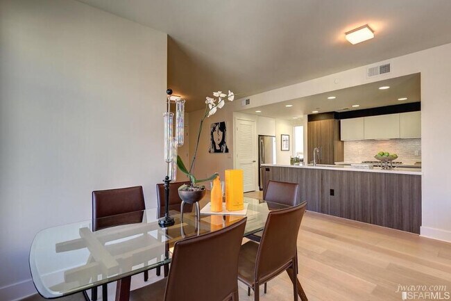 Building Photo - 1080 Sutter St