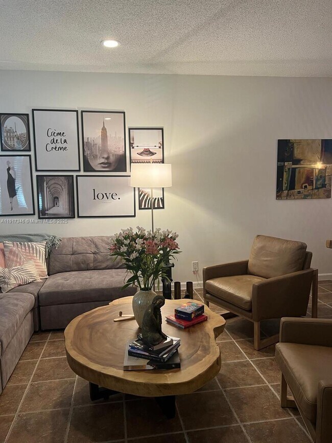 Building Photo - 1546 Sandpiper Cir