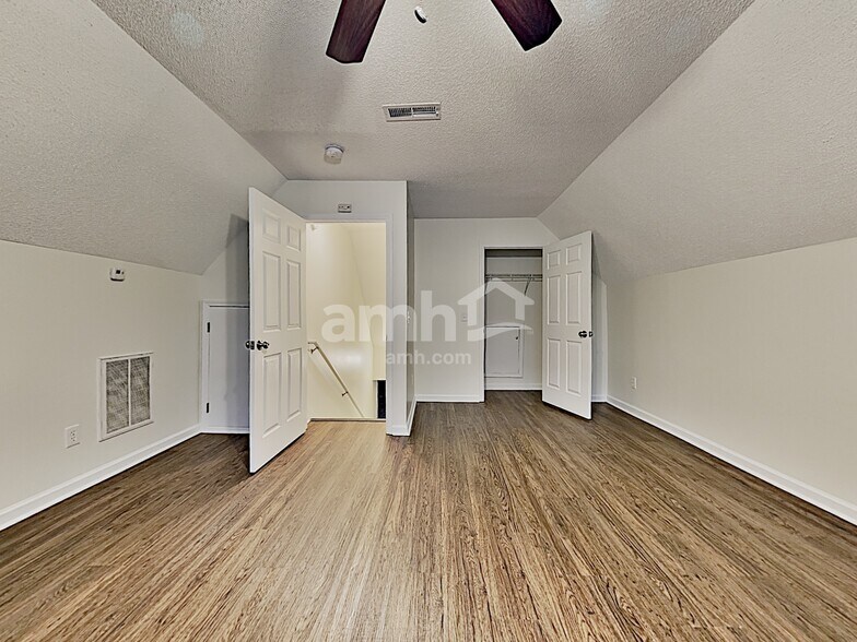 Building Photo - 107 Cotillion Crescent
