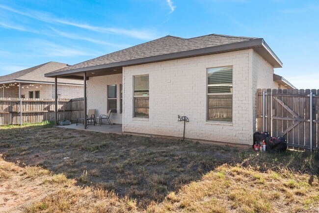 Building Photo - Fully Furnished