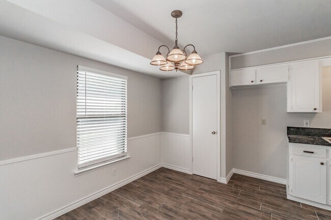 Building Photo - COMING SOON! UPDATED 3 BEDROOM IN ALEDO