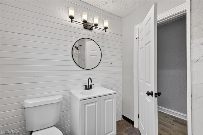 Building Photo - 231 E 210th St