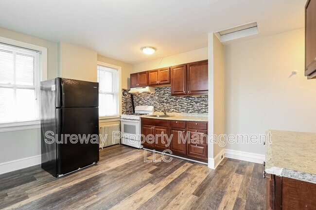 Building Photo - 212 E Broad St