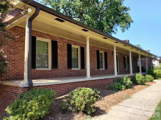 Building Photo - 614 Carolina Ave S