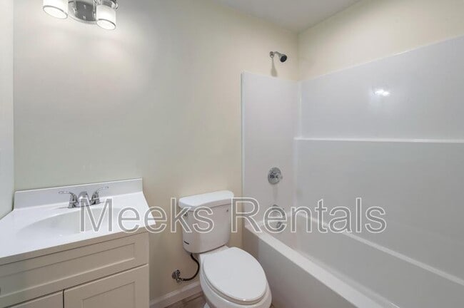 Building Photo - 23 Cottage Ln