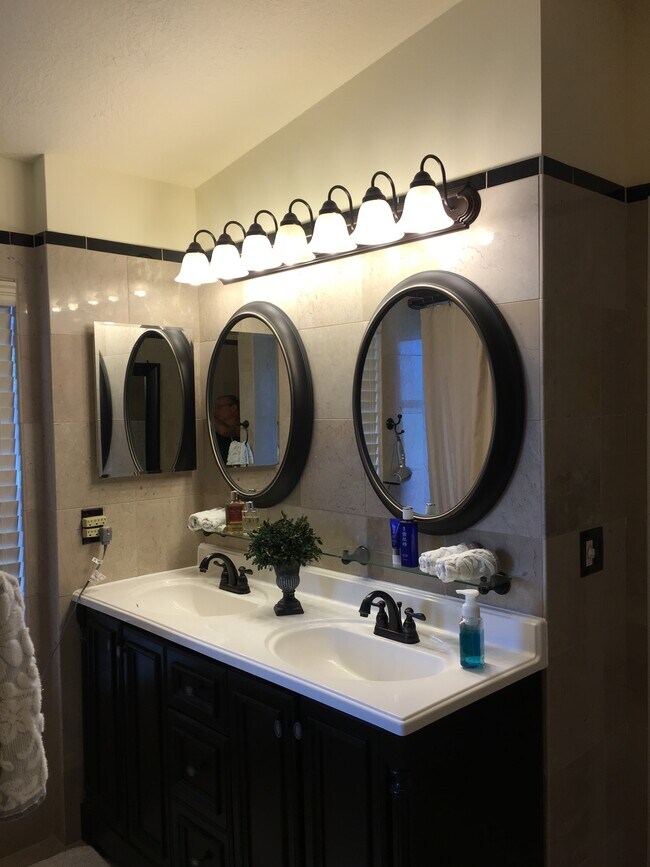 Building Photo - 2712 Stone Oak Dr