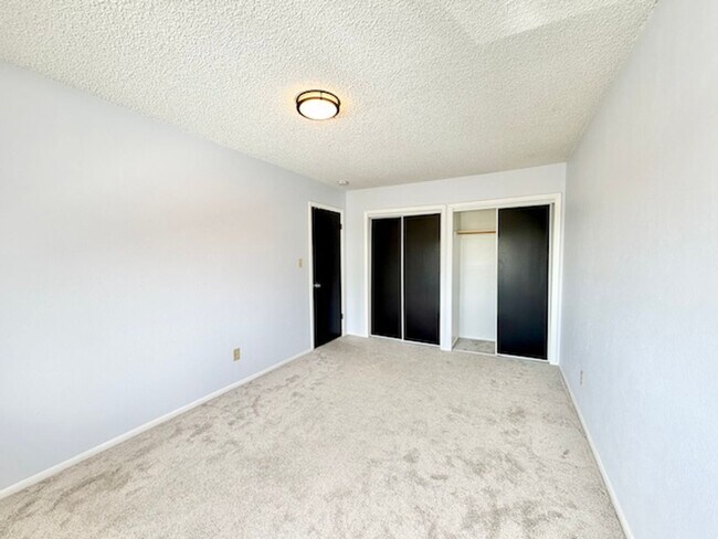Building Photo - 954 S Miller St