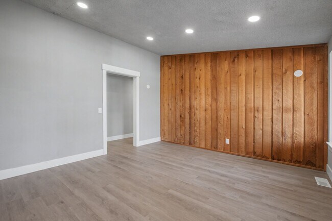 Building Photo - 332 Birch