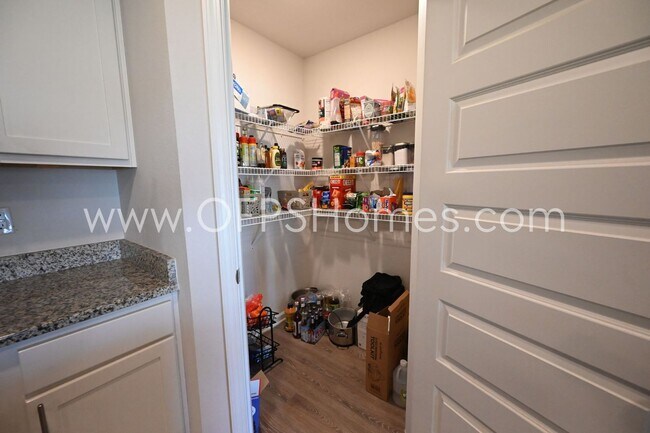 Building Photo - 4 Bed Crestview Home