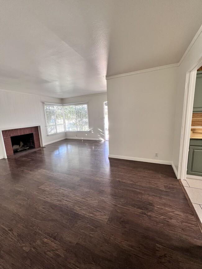 Living Room - 3105 Hampshire Dr