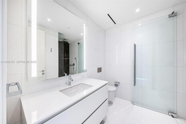 Building Photo - 300 Biscayne Blvd Way