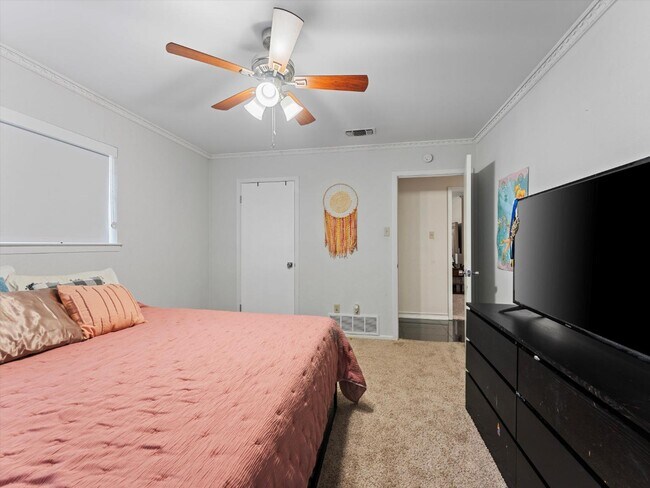 Building Photo - 1312 Oak Glen Trail