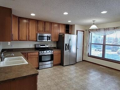 Building Photo - 15205 French Dr N