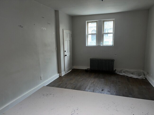 Building Photo - 64 E 46th St