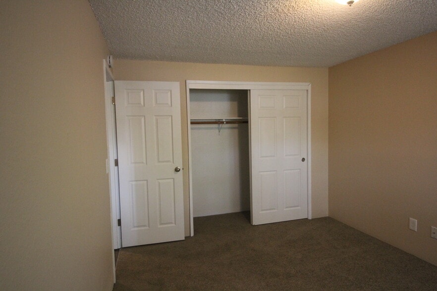 Building Photo - 414 E 9th St