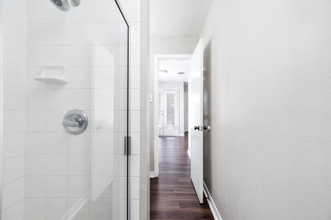 Building Photo - 1922 Arcadia Dr