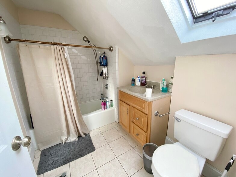 Building Photo - 27 Spring Garden St