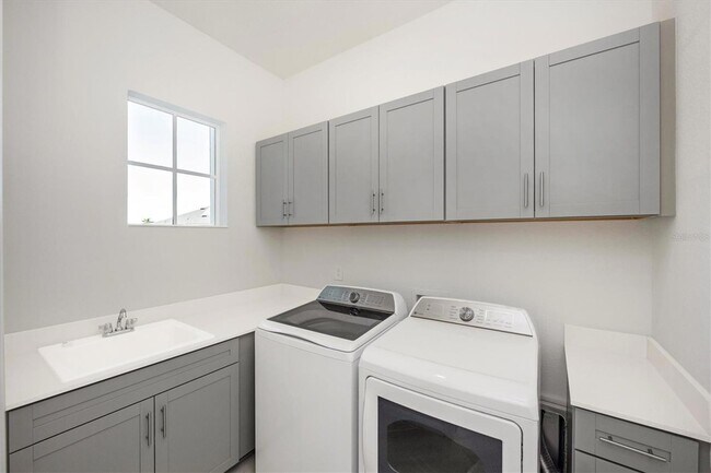 Building Photo - 12655 Wellen Golf St