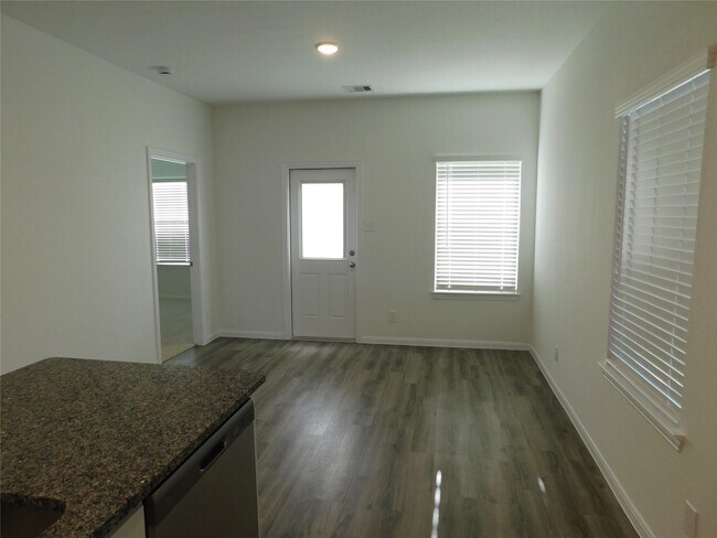 Building Photo - 10775 Sora Dr