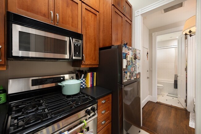 Building Photo - 281 Beacon St