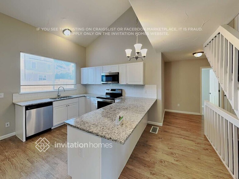 Building Photo - 3823 Dyanna Dr