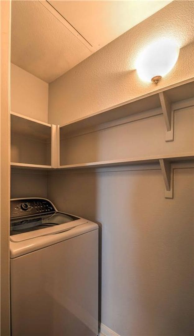 Building Photo - Large 1-Bedroom at the Montevista Condominiums!