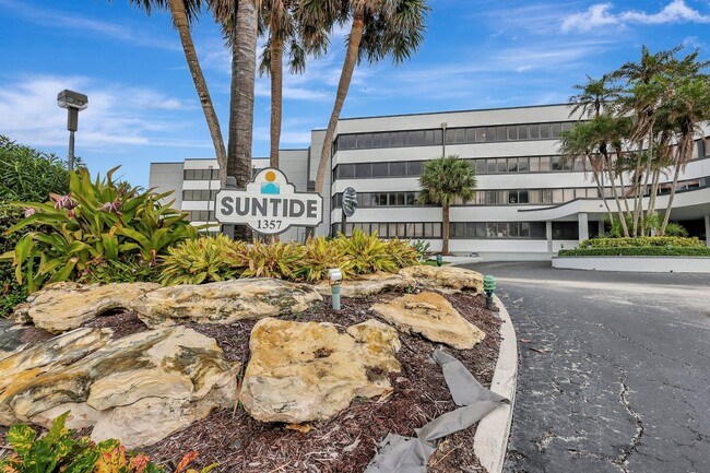 Building Photo - SUNTIDE BEACH CONDO FOR RENT