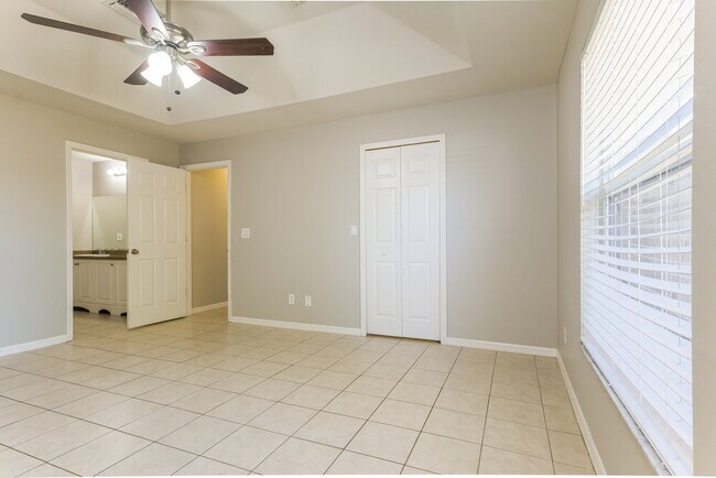 Building Photo - 16 NE 20th Ct