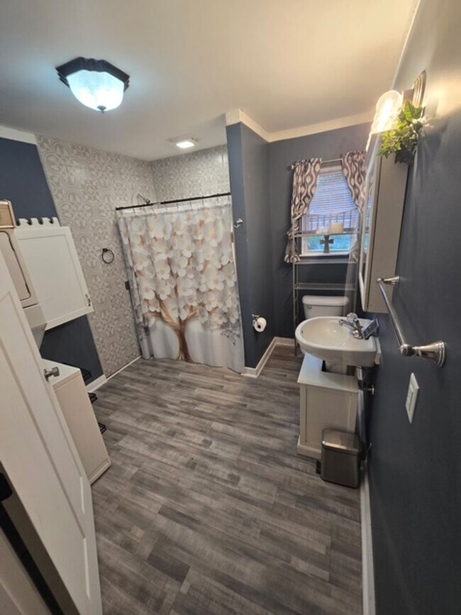 Building Photo - Maryville 37804 - Brand New 1 bedroom, 1 bath in the Heart of Maryville - Contact Troy Adams (865...