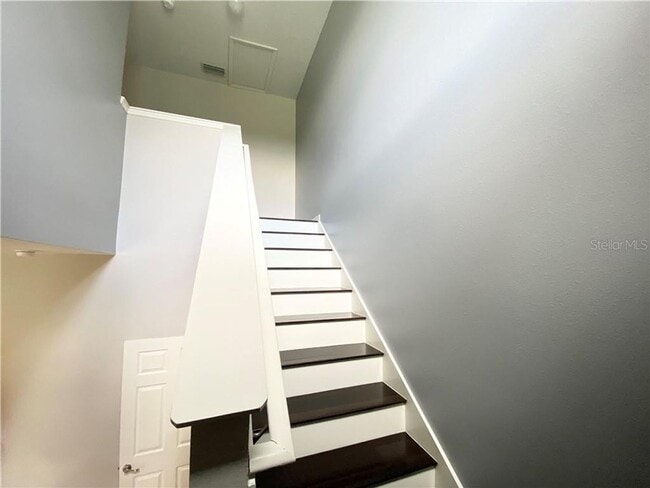 Building Photo - SUPER LOCATION FOR THIS 2 story 3 bdrm TOWNHOUSE!!