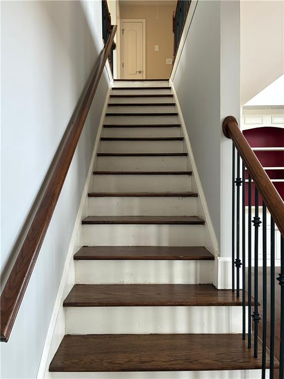 Building Photo - 1880 Manor View