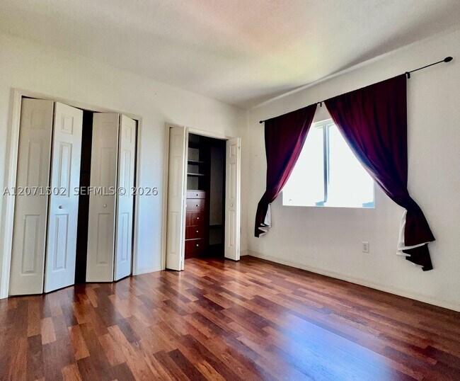 Building Photo - 3500 Coral Wy