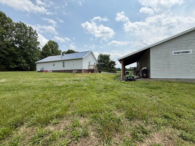 Building Photo - Hwy 24-27 Locust