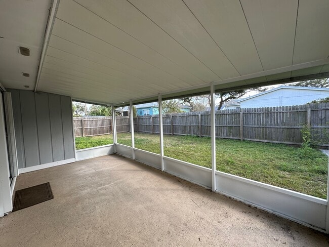 Building Photo - 647 Goodwin Ave