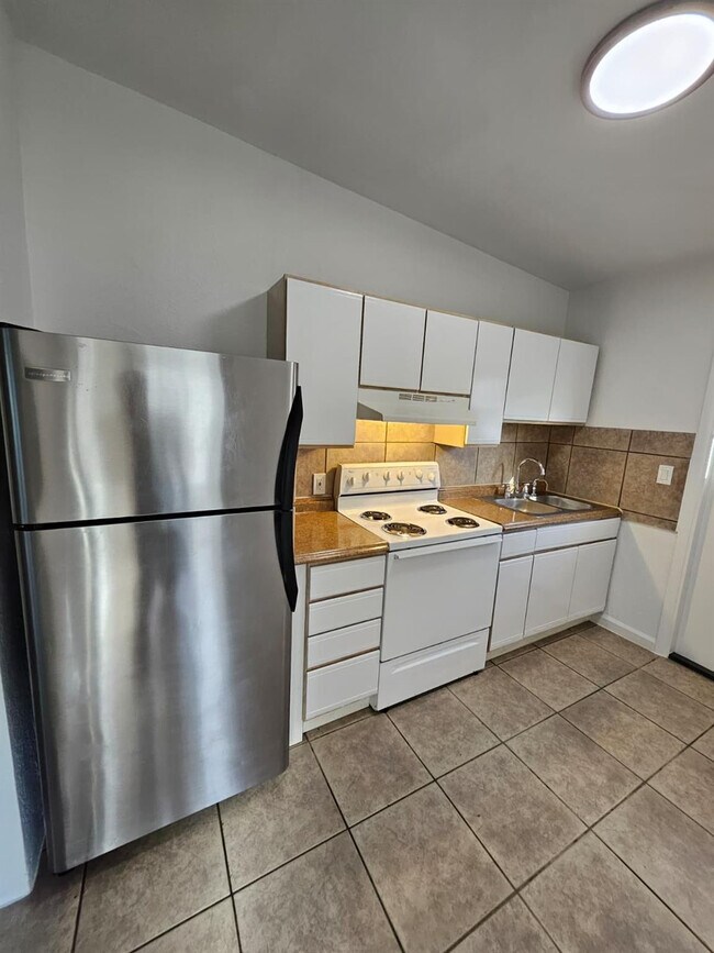 Primary Photo - 1100 NE 12th Ave